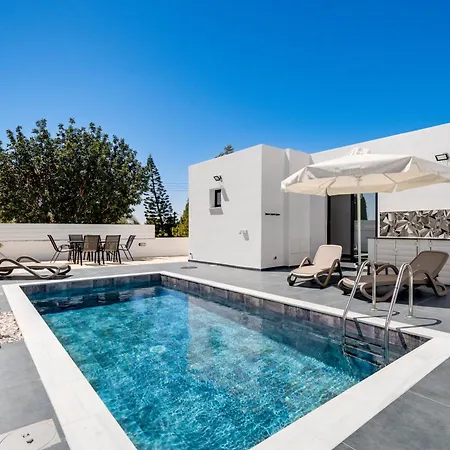 Panatheon - Luxury 1 & 2 Bdr 300 Meters From Sandy Beach!