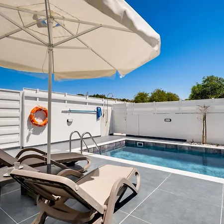 Panatheon - Luxury 1 & 2 Bdr 300 Meters From Sandy Beach! Agia Napa