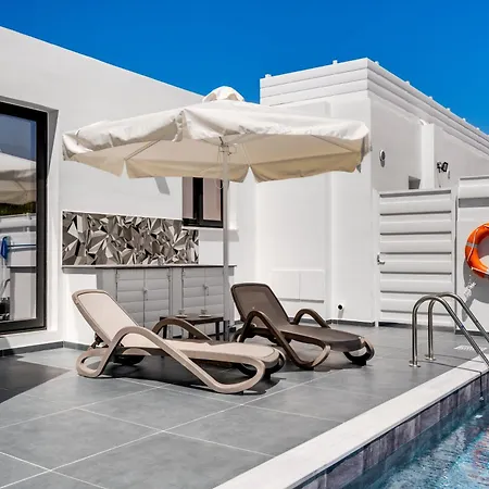 Panatheon - Luxury 1 & 2 Bdr 300 Meters From Sandy Beach!