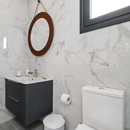 Vilă Panatheon - Luxury 1 & 2 Bdr 300 Meters From Sandy Beach!