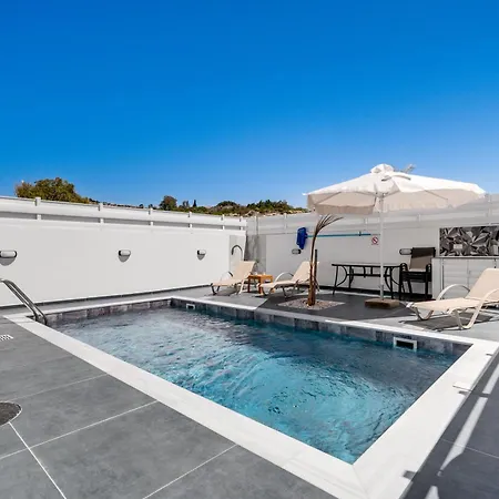 Panatheon - Luxury 1 & 2 Bdr 300 Meters From Sandy Beach! *