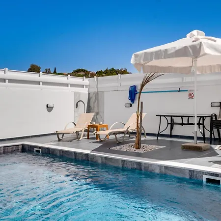 Luxury 1 & 2 Bdr 300 Meters From Sandy Beach! Villa *
