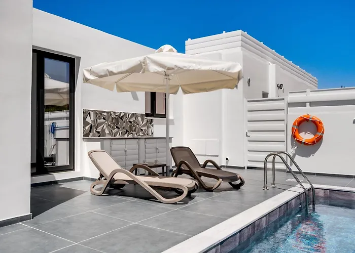 Panatheon - Luxury 1 & 2 Bdr 300 Meters From Sandy Beach!