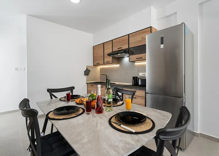 Panatheon - Luxury 1 & 2 Bdr 300 Meters From Sandy Beach! *