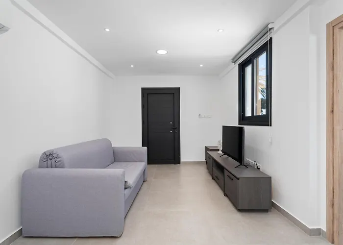 Panatheon - Luxury 1 & 2 Bdr 300 Meters From Sandy Beach!