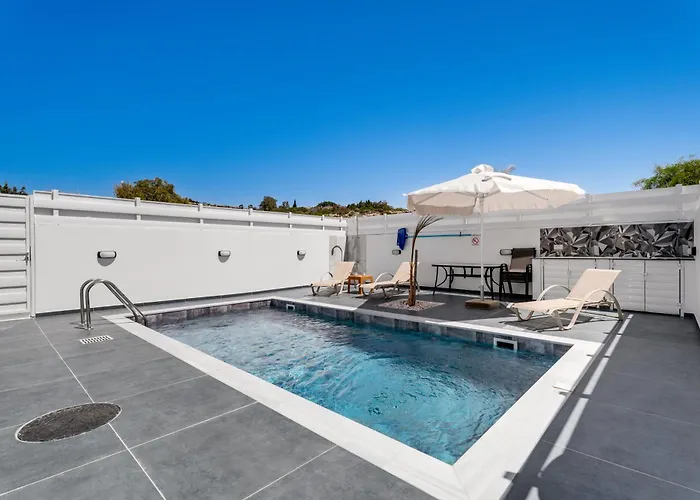 Panatheon - Luxury 1 & 2 Bdr 300 Meters From Sandy Beach! *