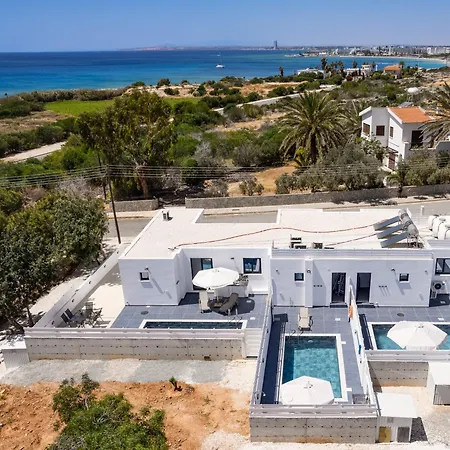 Villa Panatheon - Luxury 1 & 2 Bdr 300 Meters From Sandy Beach! Ayía Nápa