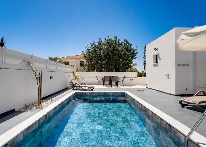 Panatheon - Luxury 1 & 2 Bdr 300 Meters From Sandy Beach! Willa *