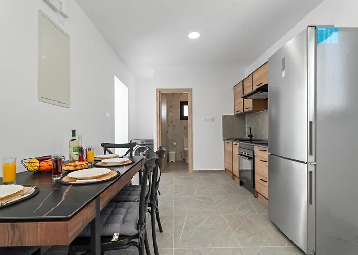 Panatheon - Luxury 1 & 2 Bdr 300 Meters From Sandy Beach! Willa